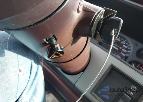 1992 Jeep Cherokee Laredo z USA, uszkodzony, nr VIN 1J4FJ58S1NL170832